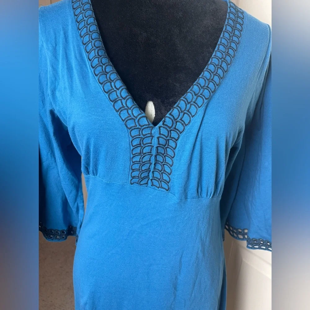 Bcbg Maxazria 3/4 Sleeve Embroidered V Neck Dress Size Medium - Picture 4 of 5